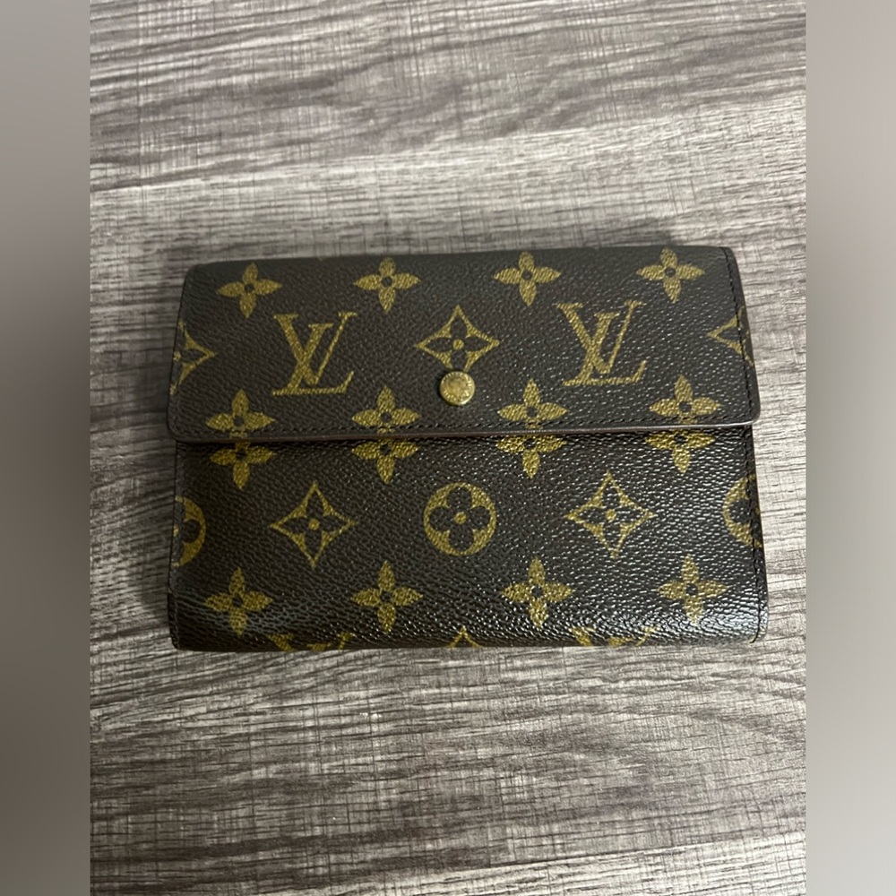 Louis Vuitton Alexandra Monogram Trifold Wallet